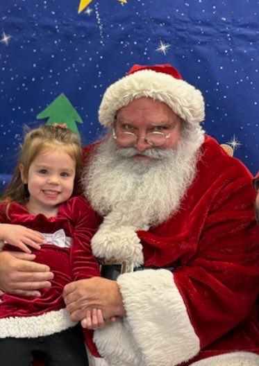 In Illinois for Christmas! I haven’t seen my niece since she was one year old - she told me she is now “fwee” years old. Merry Christmas!