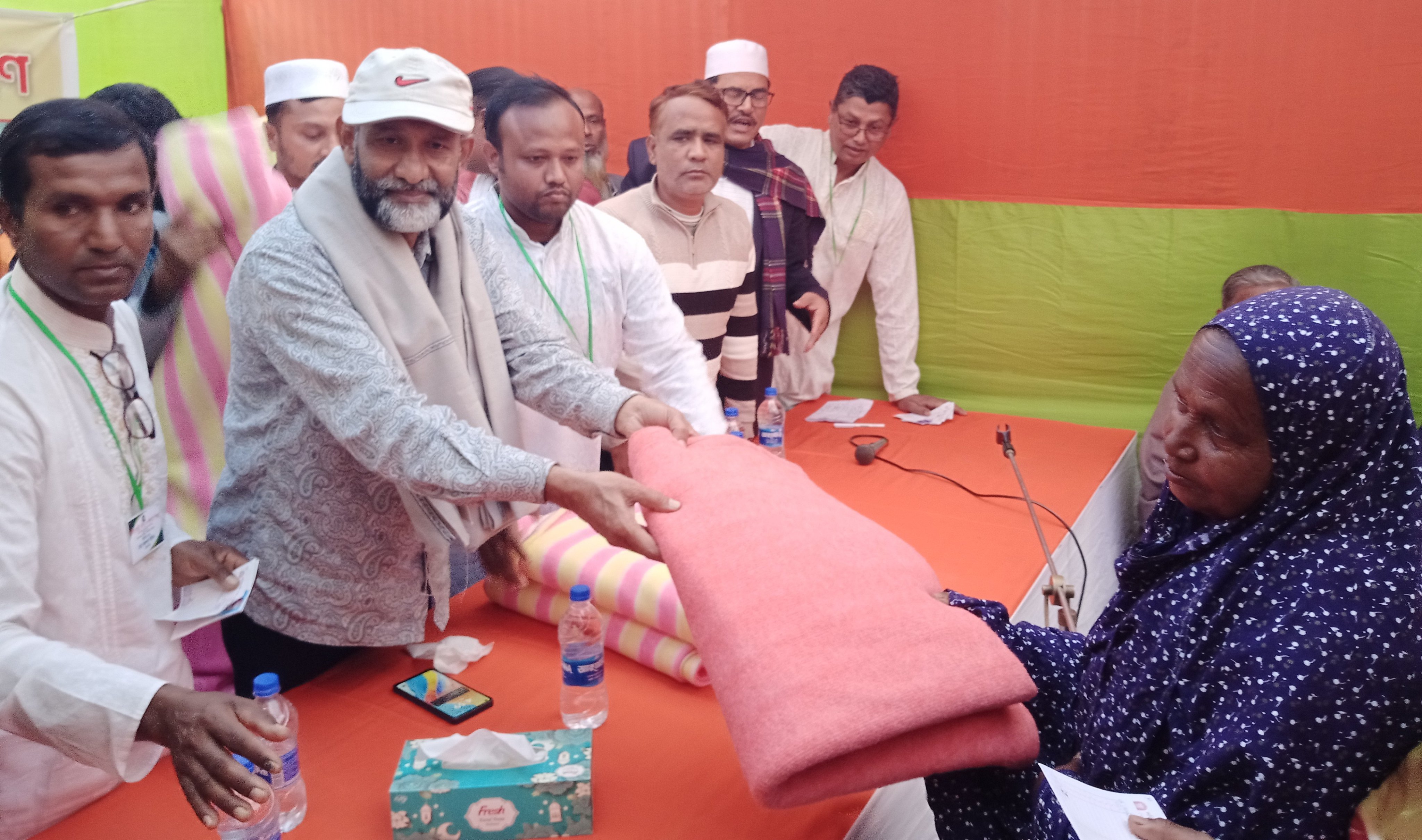 সরিষাবাড়ীতে সেবা ও কল্যাণ সংস্থার উদ্যোগে শীতবস্ত্র বিতরণ