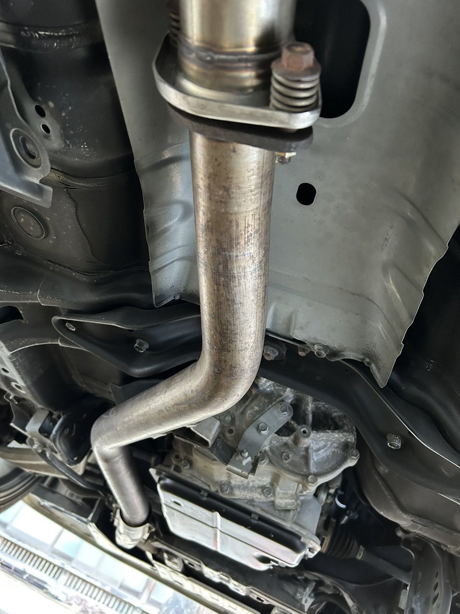 naitec_power's tweet photo. レガシィのフロントパイプ流用！
なかなかいい音になってよかった！
最後の動画は外したついでにパイプなしでかけてみたやつ https://t.co/nHcguaryMX