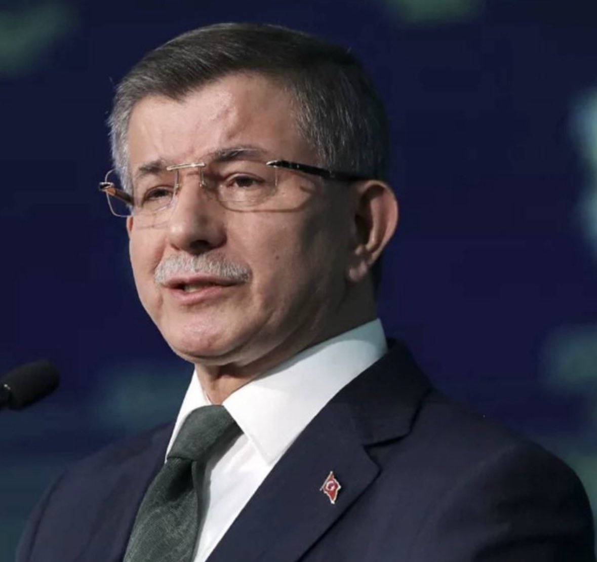 KursuYorum's tweet photo. Ahmet Davutoğlu: 

“Muhalefet çevreleri bana ‘dönek’ diyor.   

Bir dakika kardeşim. Benim hiçbir zaman sizin cephenizde yer almak gibi bir durumum olmadı ki.” https://t.co/sgp0LxBJSY