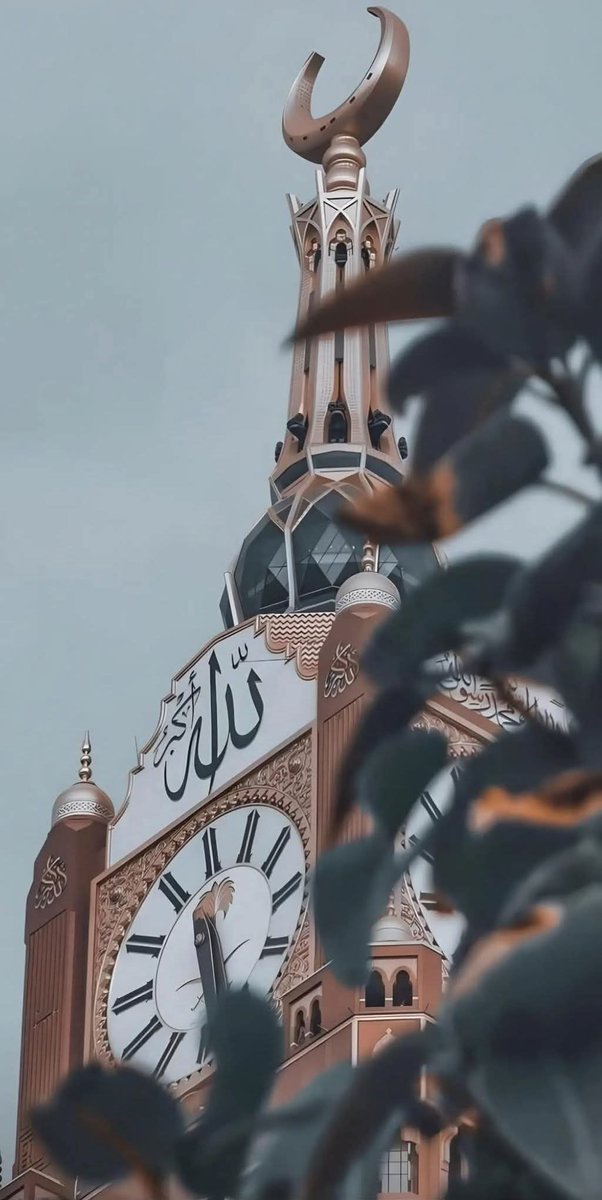 mibra422's tweet photo. اسلام علیکم ورحمتہ اللہ وبرکاتہ💞
صبح بخیر زندگی 💞
فلک، چاند، ستارے اور کہکشاں جس نے بنائے ہیں وہ تمہارے معاملات بھی بنا دے گا، جس نے دن اور رات کا نظام سنوار رکھا ہے وہ تمہارا مقدر بھی سنوار دے گا، جس نے اتنی جھولیاں بھر رکھی ہیں وہ تمہاری جھولی بھی خالی نہیں رہنے دے گا، وہ تمہارا صبر اور تمہاری التجائیں ضائع نہیں ہونے دے گا، وہ تمہارے لیے "کُن" فرمائے گا اور ضرور فرمائے گا۔
 ان شاء اللّٰہ