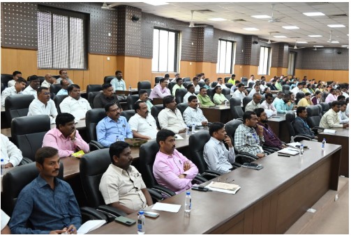 Solapurcoll's tweet photo. सुशासन सप्ताह गाव की ओर 
(Good Governance Week) https://t.co/EAWAHtkAcl