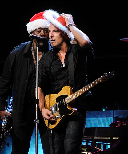 Meri Kirihimete everyone! Santa Claus is coming to town...