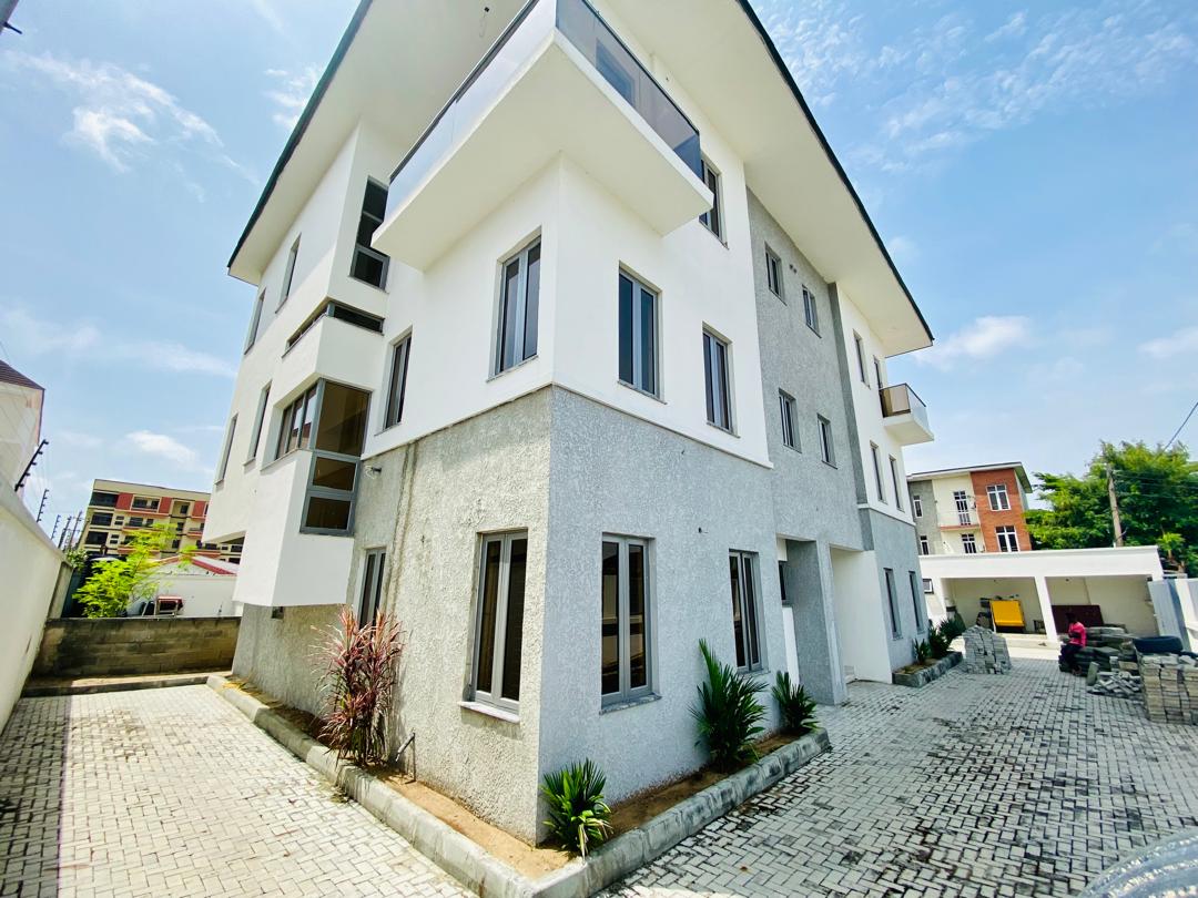 BetaRealtors's tweet photo. #propertyforsale
4 units of 4 ๐๏ธ semi-detached ๐ with attached BQ each in a mini-estate @ George Omonubi Str., Lekki Phase 1, Lagos ๐ณ๐ฌ
Land Size: 1,200sqm
Title: Deed of Assignment
Asking Price: โฆ1.8b (โฆ450m each)
#buy #sell it! ๐ฅ
#LetsTalk #LetsGoViewing
#LetsClose https://t.co/m0HKOtZ7jD