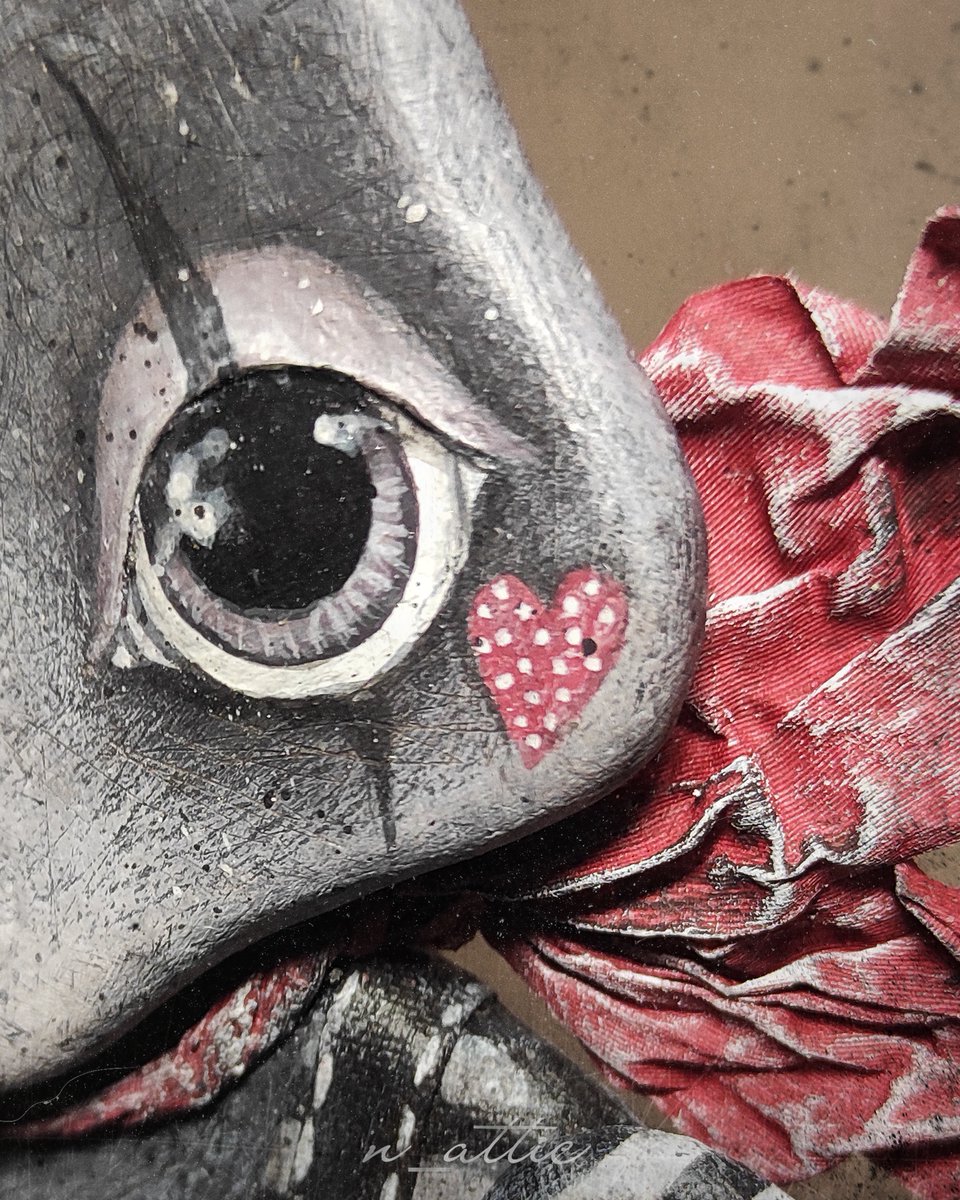 An author's interior toy. Papier-mache, primed textiles, 27,5 cm. I will make to order. Cost $350 
#papiemache #primedtextile #authorstoy #папьемаше #акриловыекраски #авторскаякукла #mixedmedia #грунтованныйтекстиль #смешаннаятехника #shabbychic