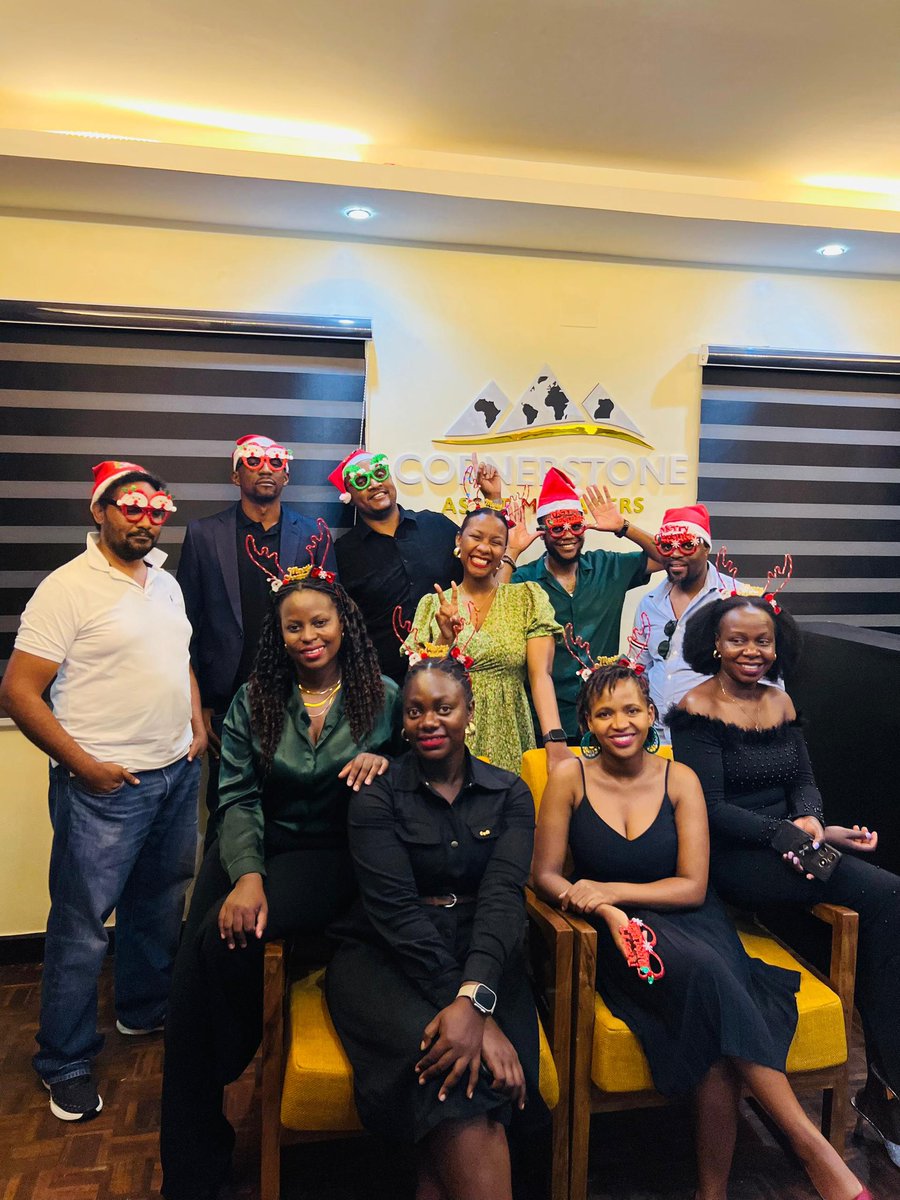 CSAssetManagers's tweet photo. Our team sends you warm wishes of joy, love, and laughter. May your Christmas be filled with the moments that matter most and your New Year be prosperous and bright. Merry Christmas from all of us to you!
#WealthManagement #ProsperWithUs https://t.co/VpEJvOMaNe