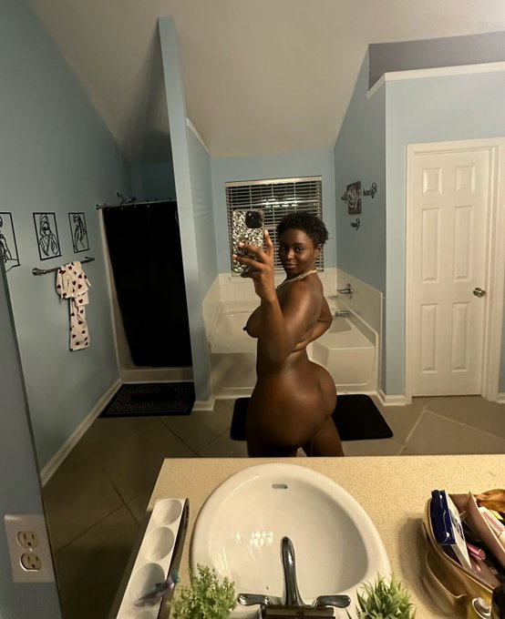 Goodnight from HER https://t.co/rPk2SeECCA