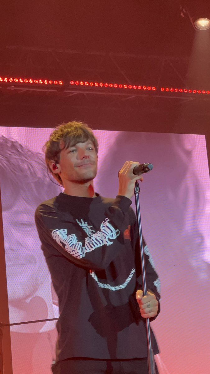 TEAMLOUISPH's tweet photo. In honor of Louis’ 33rd birthday, here are the top 33 favorite things we like about @Louis_Tomlinson! #HappyBirthdayLouis 

⬇️⬇️⬇️ https://t.co/3HYElk3UP0