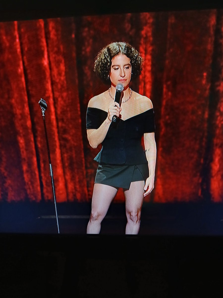 ThaRealest1ne's tweet image. Watching the new Ilana Glazer comedy special "Human Magic" 
Man, I don't what nobody says because she's FUNNY &amp;amp; FINE 
#IlanaGlazer
#HumanMagic