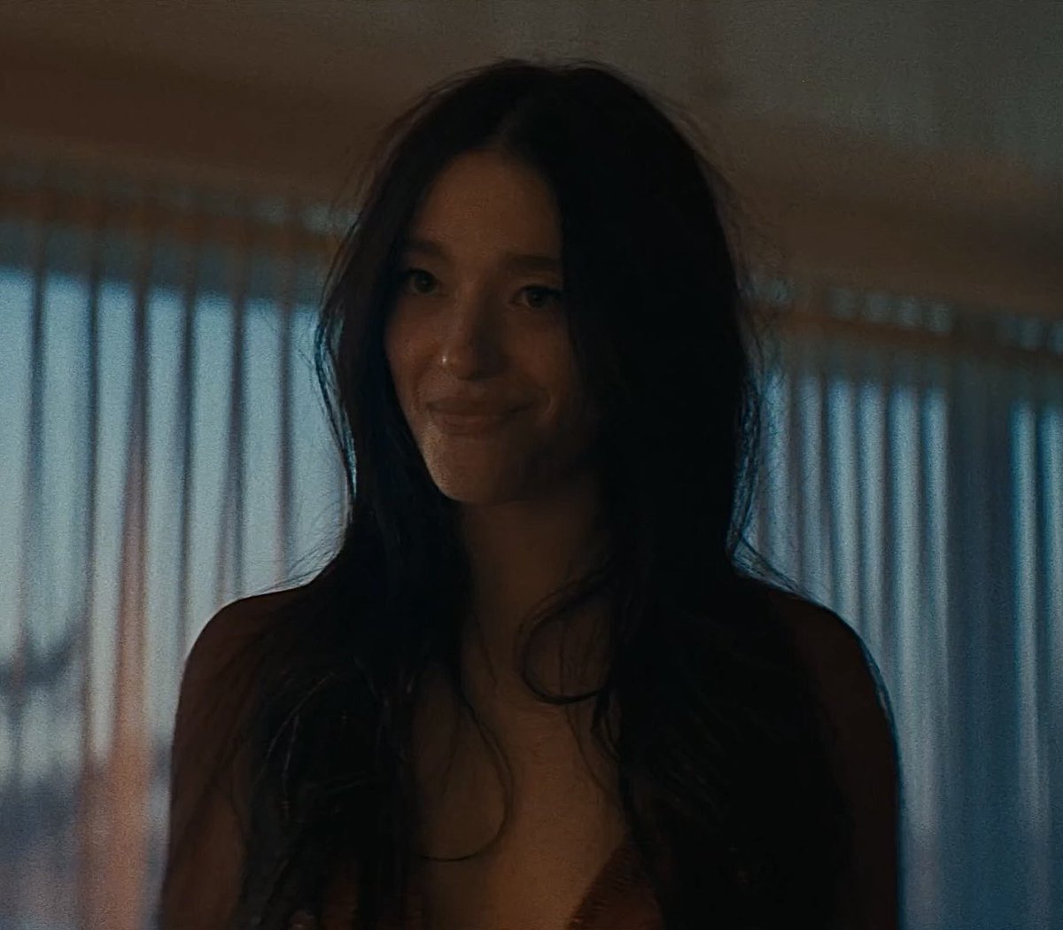 ortvoid's tweet image. The messy hair😩