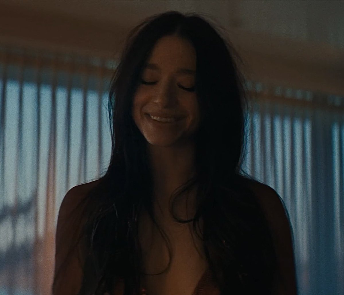 ortvoid's tweet image. The messy hair😩