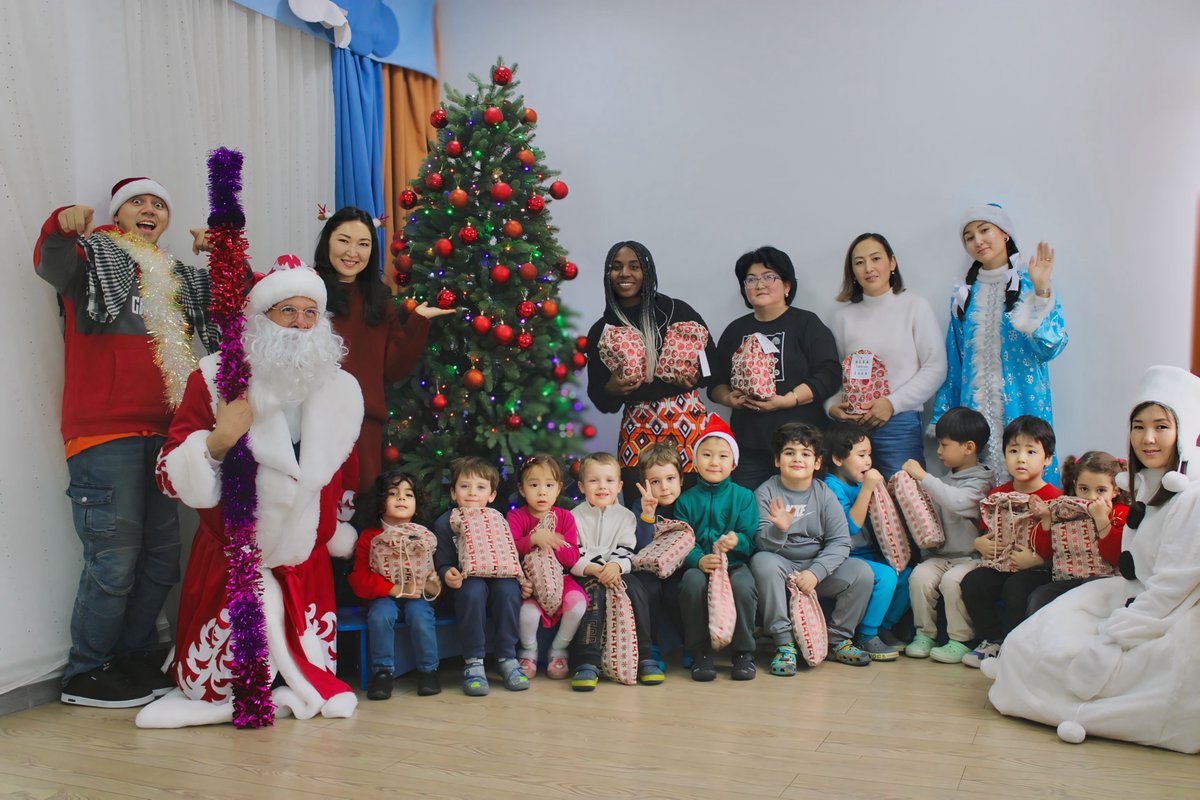 biskg_'s tweet photo. 🎄✨ The magic of the New Year arrived at Bishkek International School as Ded Moroz, Snegurochka, Snegovik, and Sven brought joy and presents to our students from Preschool to Grade 5! ���❄️ Laughter, excitement, and festive cheer filled the air as we celebrated together. 🌟🎅 https://t.co/xhX4f4jug8