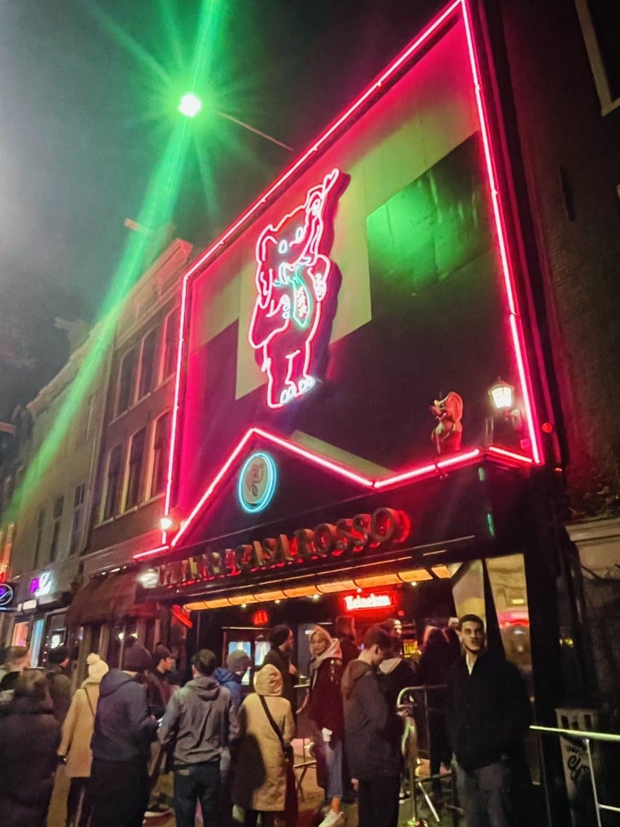 Feel the pulse and glamour of the city in this vibrant evening!There's a story around every corner.