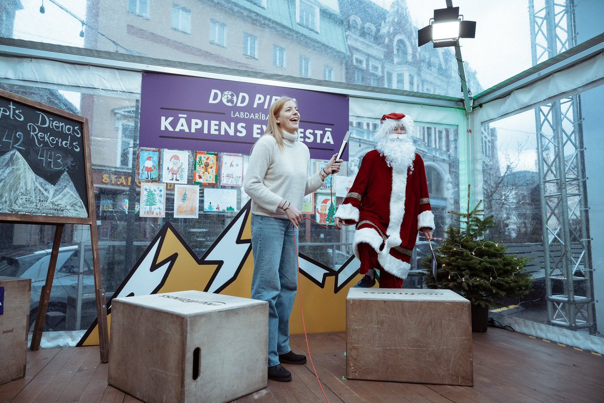 Novēlam neaizmirst, ka Ziemassvētku laiks ir brīnumu un sirds siltuma laiks, kad ikviens no mums var sniegt palīdzīgu roku tiem, kam tā visvairāk nepieciešama. Kopā mēs varam paveikt varenas lietas! 💜