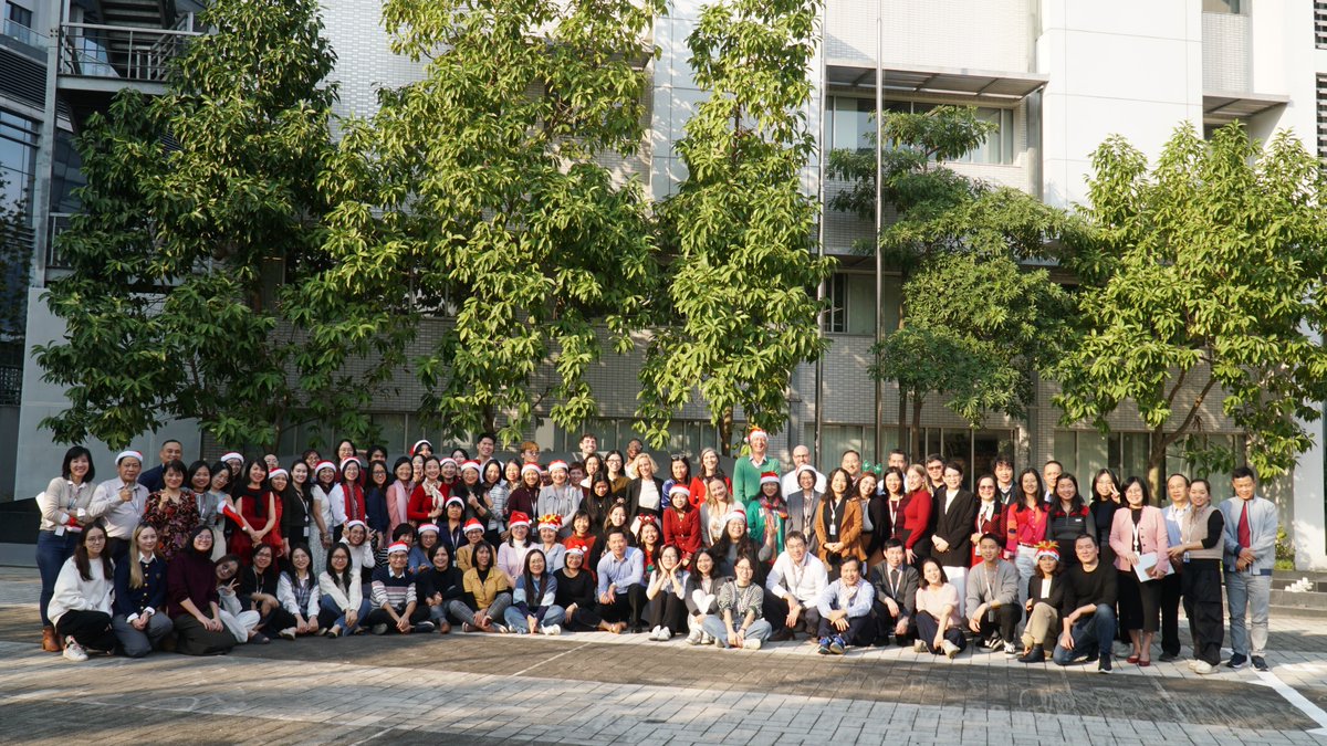 🎉✨ As the year comes to a close @UNDPVietnam send our warmest greetings to all our partners, friends, and communities! 🌟 Grateful for your collaboration in 2024 towards a more inclusive, sustainable Vietnam. 💙💚 Here’s to a bright 2025 together! 🕊️🎄 #HappyHolidays