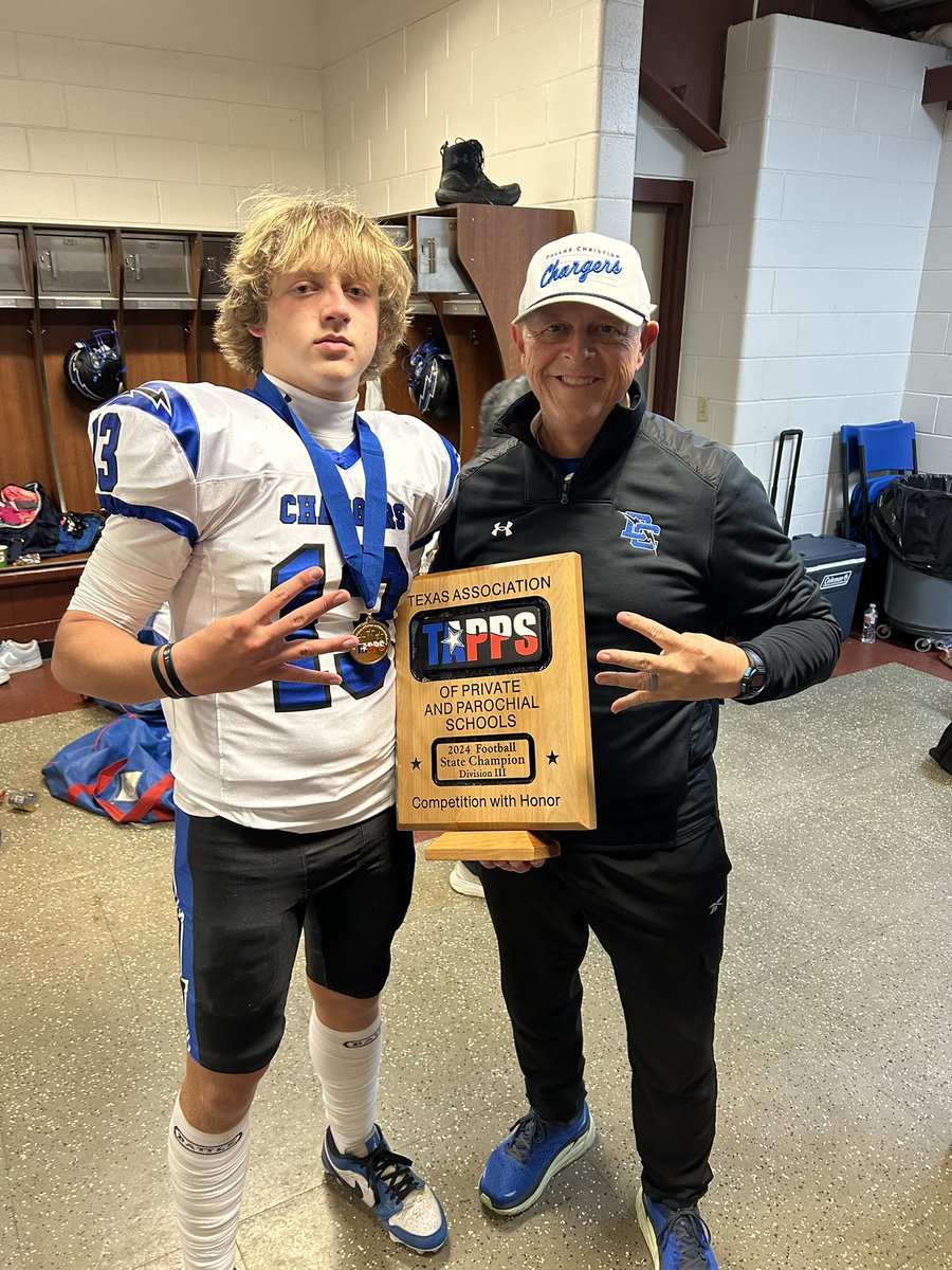 RobertV36632142's tweet photo. DC State 🏈Champions 2024. https://t.co/gdIMkwR3fF