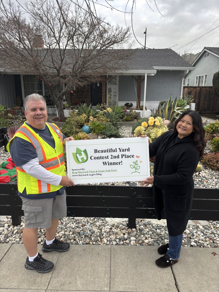 TomFerr83040261's tweet photo. As the Chair of the Hayward Clean and Green Task Force, I had the great honor of hand-delivering our Beautiful Yard Contest 2nd place Winner a Certificate of Recognition from the Mayor, plus a $150.00 gift card and yard sign. Mary Jane is a proud 35-year Hayward neighbor who made a fantastic, beautiful front yard with donated dirt, reused wood and rocks, and pieces of succulent.
Well done and well-deserved 👏👏👏👏👏
Thank you👍