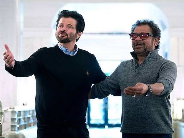 Anees Bazmee (@bazmeeanees) on Twitter photo “Jis din main brush uthata hoon uss din main gun nahi uthata, aur birthday ke din main sirf chaaku uthata hoon cake kaatne ke liye” a very very happy bday Majnu bhai <a href="/AnilKapoor/">Anil Kapoor</a> ji 🤗 may you be this young and joyful till eternity “Jis din main brush uthata hoon uss din main gun nahi uthata, aur birthday ke din main sirf chaaku uthata hoon cake kaatne ke liye” a very very happy bday Majnu bhai <a href="/AnilKapoor/">Anil Kapoor</a> ji 🤗 may you be this young and joyful till eternity