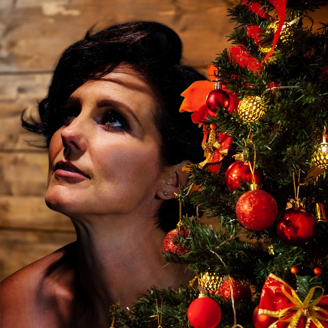 Lovedontjudge's tweet image. Wishing everyone a very happy Christmas and new year. I hope you all have the best time. Sending lots of love to you all โค๏ธ and extra special happy Christmas to @heatherpeace for helping make my year amazing. Thank you for being such a special human โค๏ธ๐ฅฐโค๏ธ