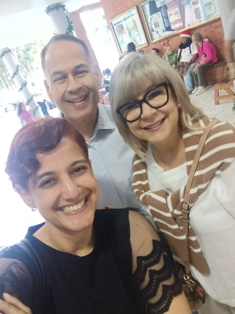 Jessy Divo De Romero (@jessydivo) on Twitter photo Con mis queridos Decana Vanesa de nuestra <a href="/FacIngenieriaUC/">Facultad de Ingeniería UC</a> y mi decano <a href="/davidrutman/">David Rutman</a> Con mis queridos Decana Vanesa de nuestra <a href="/FacIngenieriaUC/">Facultad de Ingeniería UC</a> y mi decano <a href="/davidrutman/">David Rutman</a>