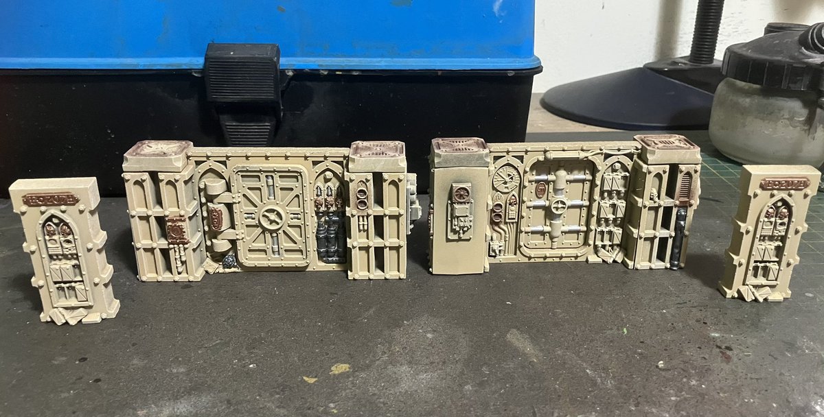 Penddraig131's tweet photo. Final bit of pre-Xmas hobby. #gallowdark walls airbrushed with metal details added. Will crack on with these after Christmas.
#30k #horusheresy #zonemortalis #40k #boardingactions #killteam #warmongers https://t.co/PcwAayXu55