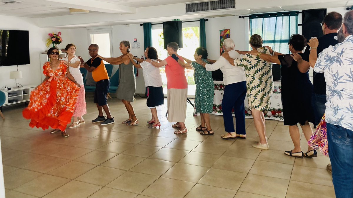 Une belle #ambiance pour célébrer la #FèteKaf, et toujours en #musique ! #Team974 #BienVieillir #FinDAnnée #DéjeunerDansant