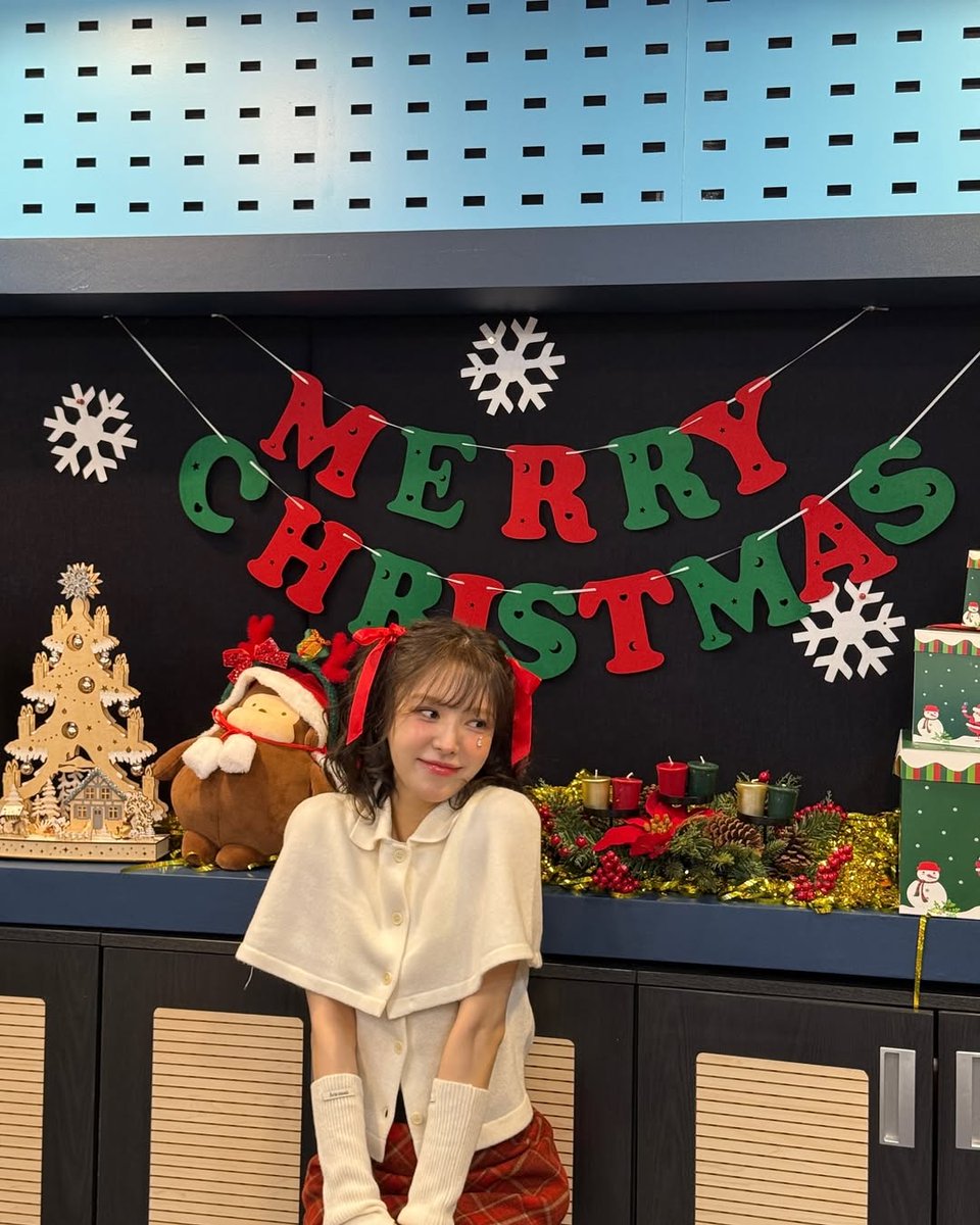 wenrenejournal's tweet photo. [IG] 241224 — sbsyoungstreet Instagram update with #WENDY 🩵 

"Come to Youngs where Santa WanD is🎄
if you come in through #ViewableRadio
we'll give you lots of gifts🎁😘" 

🔗 https://t.co/1fYLhuDEW5 

#웬디 #RedVelvet #레드벨벳 https://t.co/zdccZvWBEa