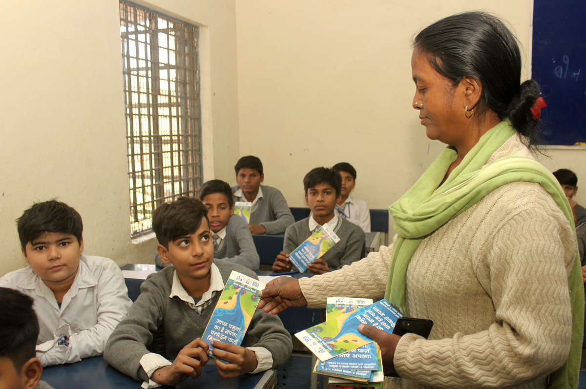 DelhiJalBoard's tweet image. !!Be the change for a cleaner Yamuna!!
DJB &amp;amp; Partner NGO @OrgRews, organized &apos;Yamuna Ki Pathshala&apos; at GBSSS, C-Block, Sangam Vihar, educating children about the significance of Yamuna conservation!

#DjbOnMissionMode #DJB4U #YAP_3