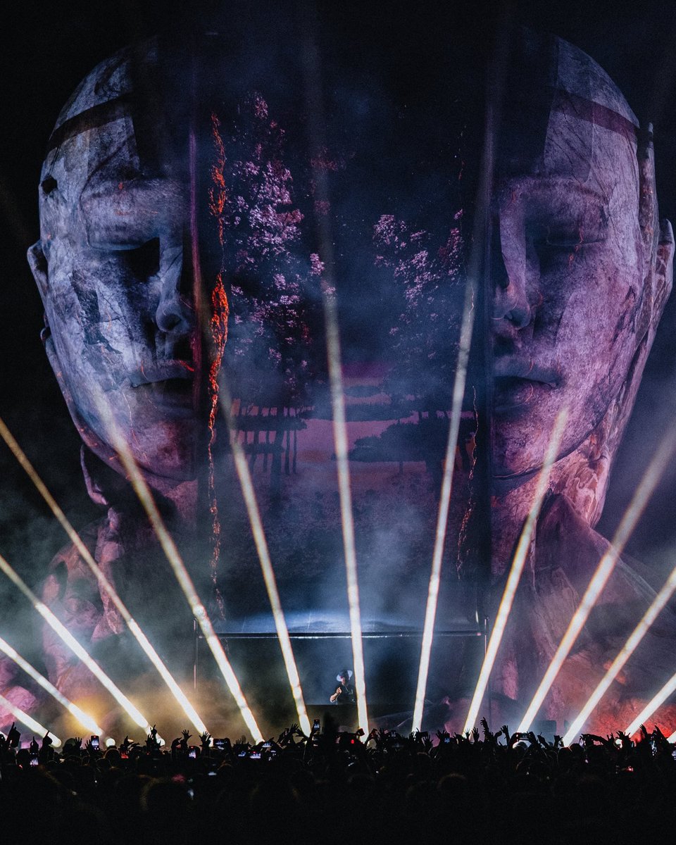 Tomorrowland tweet media