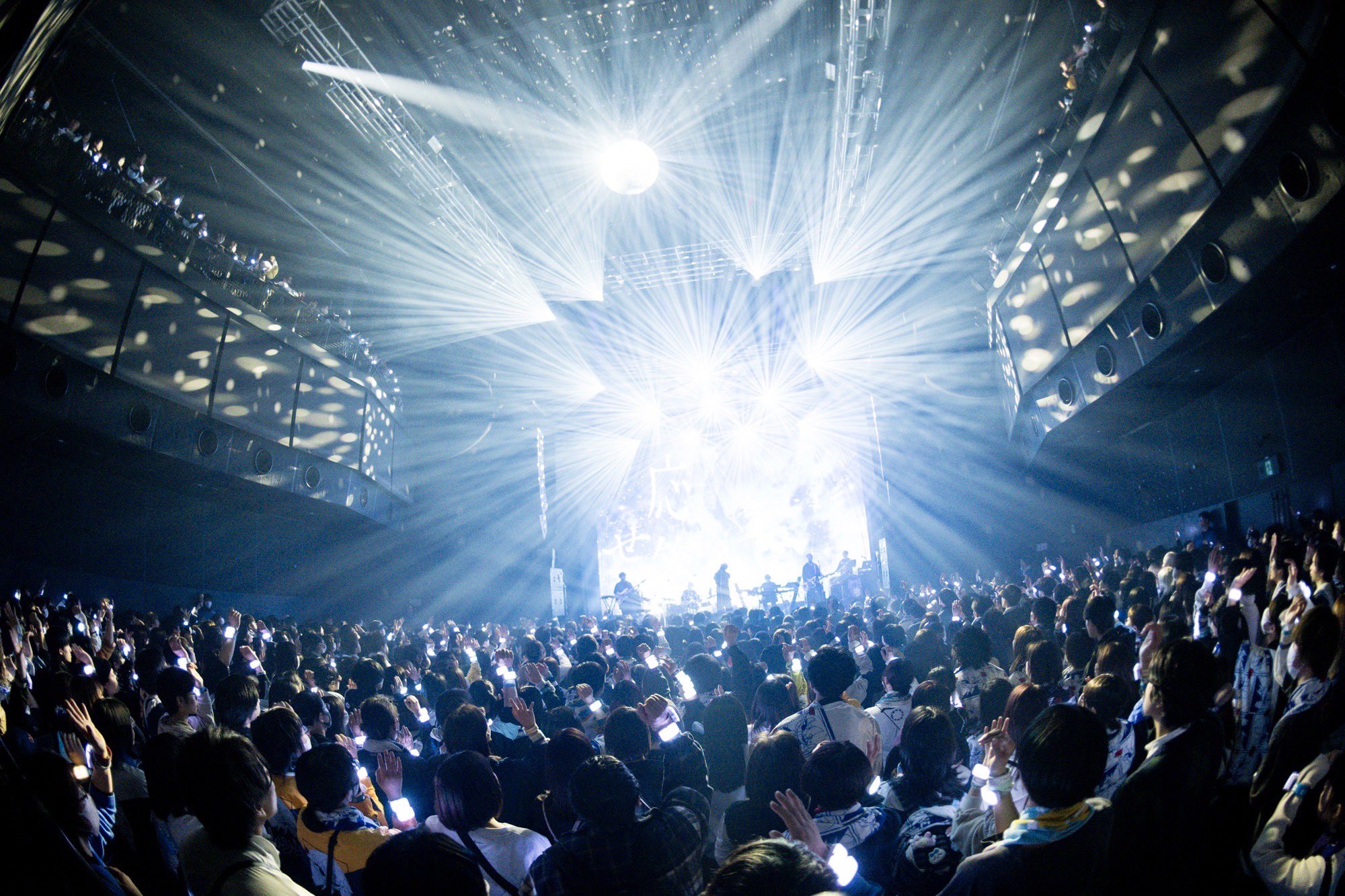 Eveの日 Under Blue Premium Live シャカジャン(白) Eveの日 Under Blue Premium Live シャカジャン - メルカリ