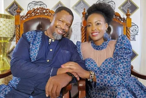 beeservicepros's tweet photo. I remember when I saw this loser, Sello Maake aka Archie Moroka, playing lovely -Dovey with his wife after Shona Ferguson's funeral. I said he's trying to copy Shona and Connie's love, it's not in him. Was I not proven right! https://t.co/cYZBfUMYKL