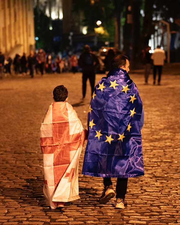 SamuelJsdv's tweet photo. 🇬🇪🇪🇺🎄 🇬🇪🇪🇺🎄 🇬🇪🇪🇺🎄 🇬🇪🇪🇺🎄

On the 24th & 25th of December I celebrate Christmas with my family; young and old, united under one roof.

🇬🇪🇪🇺🎄 🇬🇪🇪🇺🎄 🇬🇪🇪🇺🎄 🇬🇪🇪🇺🎄

This Christmas we send the warmest and most heartfelt Christmas wishes to our European brothers and sisters all across #Georgia 🇬🇪.

🇬🇪🇪🇺🎄 🇬🇪🇪🇺🎄 🇬🇪🇪🇺🎄 🇬🇪🇪🇺🎄

Let us not forget: You are the truest Europeans of us all. The first to fight for our Union and our flag. 🙏🇪🇺🙏🇪🇺🙏. 

🇬🇪🇪🇺🎄 🇬🇪🇪🇺🎄 🇬🇪🇪🇺🎄 🇬🇪🇪🇺🎄

You carry the weight and tiredness of fighting and protesting day after day to defend our shared values of independence, anti-corruption, tolerance, sovereignty, prosperity, strength-in-unity and the rights of families and peoples to protect themselves collectively from Helsinki 🇫🇮, Kiev 🇺🇦 and Istanbul 🇹🇷 to Tbilisi 🇬🇪, Belgrade 🇷🇸 and Madrid 🇪🇸.  

🇬🇪🇪🇺🎄 🇬🇪🇪🇺🎄 🇬🇪🇪🇺🎄 🇬🇪🇪🇺🎄

This is no small sacrifice. We are indebted to you and you have our full support and respect.

🇬🇪🇪🇺🎄 🇬🇪🇪🇺🎄 🇬🇪🇪🇺🎄 🇬🇪🇪🇺🎄

Like every nation worldwide - you should be able to choose your own future. 

I promise you that @ENC_Europe & colleagues will do everything in our power to help you, as we have done from day 1 with colleague @terjehelland.

Merry Christmas 🙏

🇬🇪🇪🇺🎄 🇬🇪🇪🇺🎄 🇬🇪🇪🇺🎄 🇬🇪🇪🇺🎄

@markomihkelson @pmwBxl @kajakallas @Zourabichvili_S @joni_askola @Tsahkna @GitanasNauseda @EerikNKross @jurgen_nauditt @eeldenden @EmmanuelMacron @GiorgiaMeloni @EuroBriefing @MiRo_SPD @HenryJFoy @jackeparrock @jonasgahrstore @DKAmbGeorgia @Sherzag @ragipsoylu @RaisanenIlkka @Kaleagasi 

#GeorgiaProtests