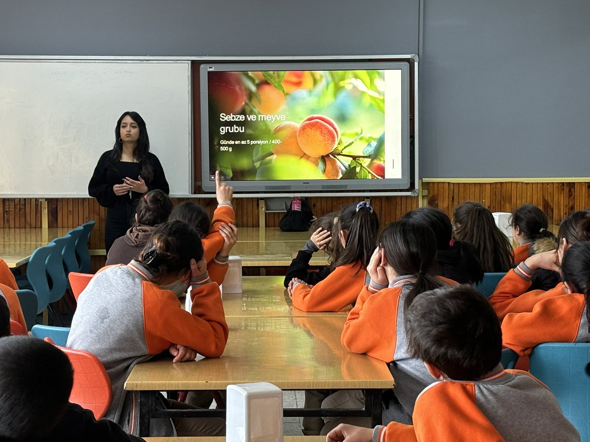 Okulumda Sağlıklı Besleniyorum Projesi kapsamında okullarımızda sağlıklı beslenme eğitimleri vermeye  devam ediyoruz.

<a href="/tcmeb/">Millî Eğitim Bakanlığı</a> <a href="/Yusuf__Tekin/">Yusuf Tekin</a> <a href="/meb_dhgm/">Destek Hizmetleri Genel Müdürlüğü</a> <a href="/omurfatih/">Ömür Fatih Karakullukçu</a> <a href="/mebisgb/">İşyeri Sağlık ve Güvenlik Birimi Daire Başkanlığı</a> <a href="/ozkan_meb/">Özkan AVCI</a> <a href="/GlcanKILIN3/">Gülcan KILINÇ</a>