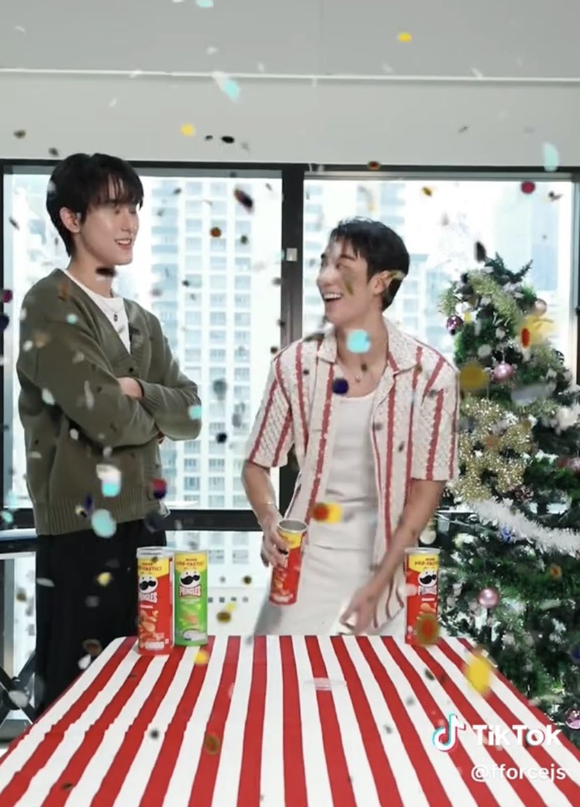 baamily's tweet image. เอ่า ลุคคาดิแกนเขียวขี้ม้าที่ทุกคนเห็นแล้วคลั่งจะตายตอนนู้นนนน คุณฟอสเจเอสเค้าเห็นก่อนทุกคนอีกค่ะ 🤭🤭🤭
#ฟอสบุ๊ค #kasibook
#PringlesChallenge