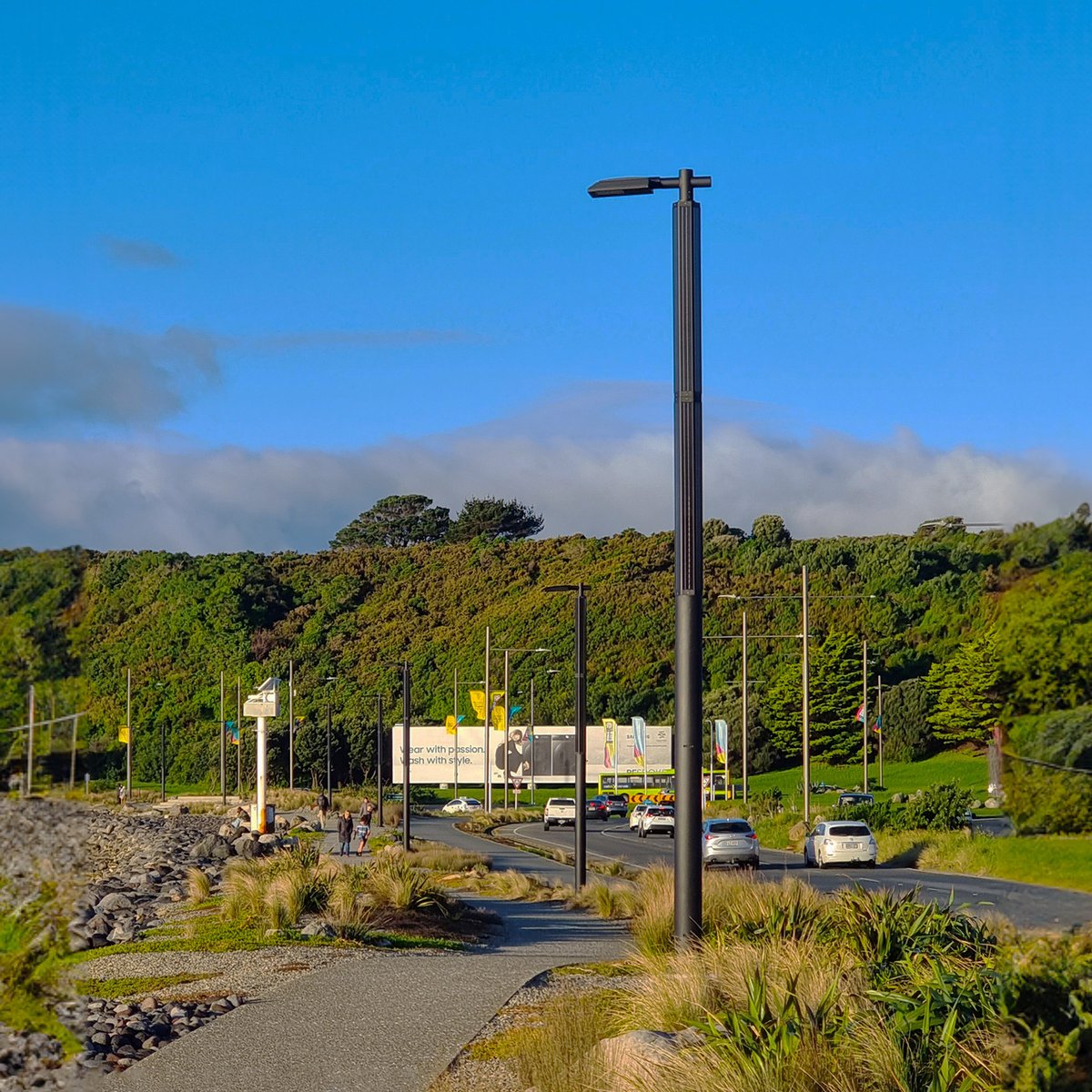 ligmangroup's tweet photo. LIGMAN x Cobham Drive Walkway https://t.co/8ydgpZ9Fl9
.
Cobham Drive Walkway, a 1.3km coastal path in New Zealand, features reinforced poles and PV cells to withstand 200km/hr winds.
.
#ligman #outdoorlighting #indoorlighting #ligmansolarlighting #ligmancolorlighting https://t.co/fIl0oHm6J0