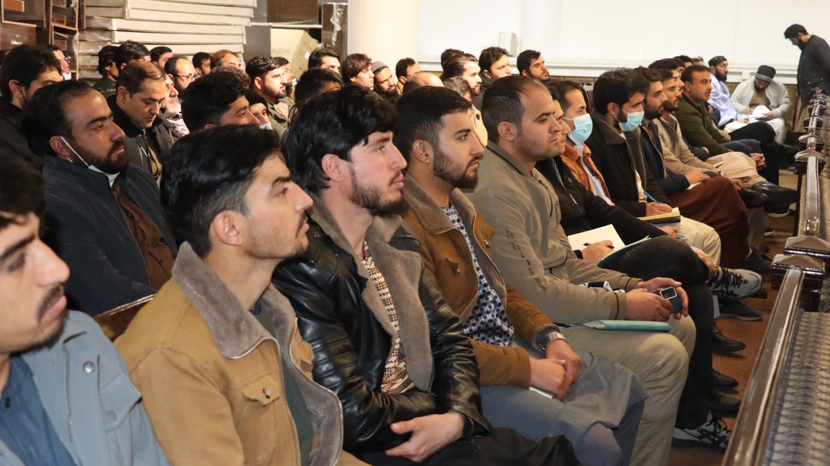 AFDA1401's tweet photo. 1/3#
سیمینار سه روزه "روش های خوب تولید(GMP)" برای ۱۶۰تن از مسولین و کارمندان مسلکی کارخانه های تولیدی ادویه مرکز و ولایات امروز سه شنبه مورخ ۲۲ بیع الثانی سال ۱۴۴۶ هـ ق در تالار معینیت غذا و ادویه آغاز گردید. ۱۴۴۶/۶/۲۲ هـ ق https://t.co/r5Z9HtAVGT