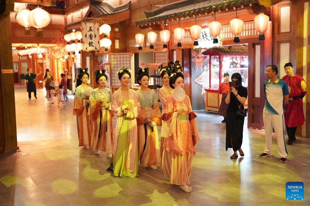 VoiceofPD's tweet image. Xi'an, also known as Chang'an in ancient times, has a history stretching back over 3,100 years. Boasting world-famous sites such as the Terracotta Warriors, Xi'an served as the capital for 13 dynasties over the course of China's history. Today, #tradition and #modernity are