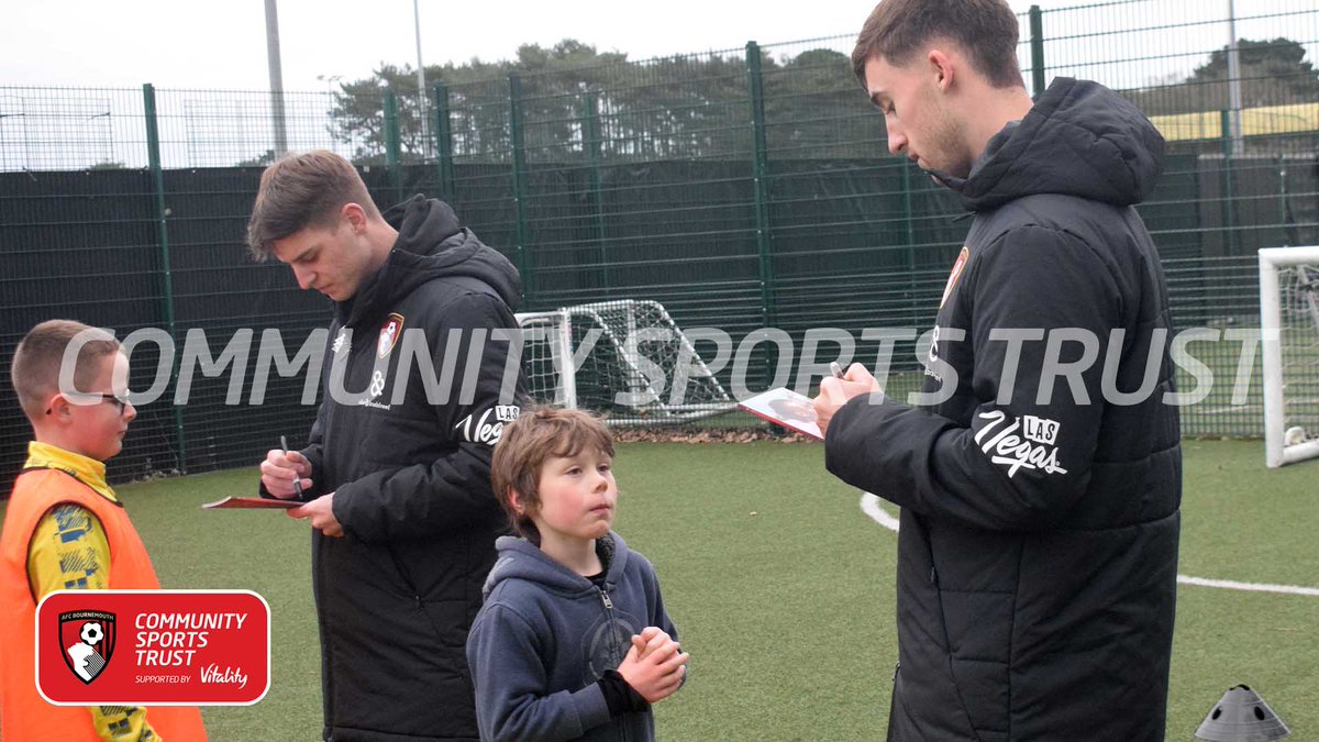 Surprise 🤩

<a href="/afcbournemouth/">AFC Bournemouth 🍒</a> players <a href="/Owenbevan6_/">Owen Bevan</a> and <a href="/AlexScott_7/">Alex Scott</a> for joined the Ability Counts team for their session

They helped with the coaching, answered questions, and stayed for pictures and autographs

<a href="/PFA/">PFA</a> <a href="/PLCommunities/">Premier League Communities</a>