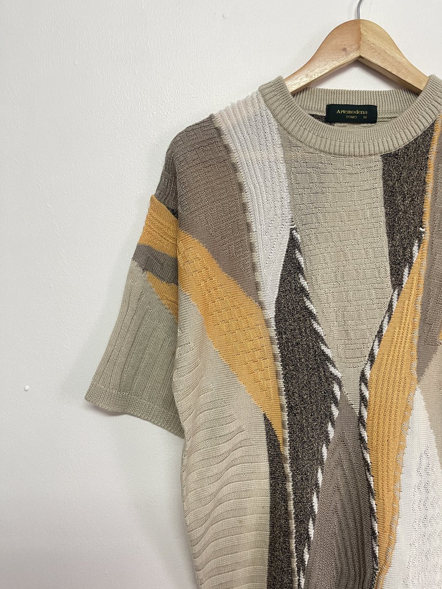 JianshuStore's tweet photo. ♞ Artemodena uomo
แขนสั้นไหมพรม��ายวินเทจ โทนครีมน้ำตาล แขนพองชายจั้ม ลายสวยใส่สบายเท่
อก 40” ยืดได้ถึง 46”ยาว 28”
ตำหนิ, รอยจุดเหลืองชายเสื้อและด้านหลัง

320.-

#โล๊ะตู้ #ส่งต่อเสื้อผ้า #เสื้อกันหนาว #เสื้อไหมพรม #เสื้อไหมพรมวินเทจ #เสื้อแขนยาว #เสื้อกันหนาวมือสอง #ไหมพรมวินเทจ https://t.co/PNZ0BHMc25