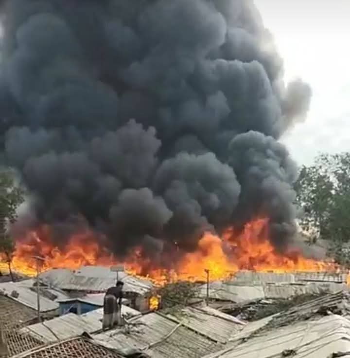Thein47's tweet photo. Fire in Bangladesh refugee camp in kutupalong https://t.co/vmOQHjgdSj