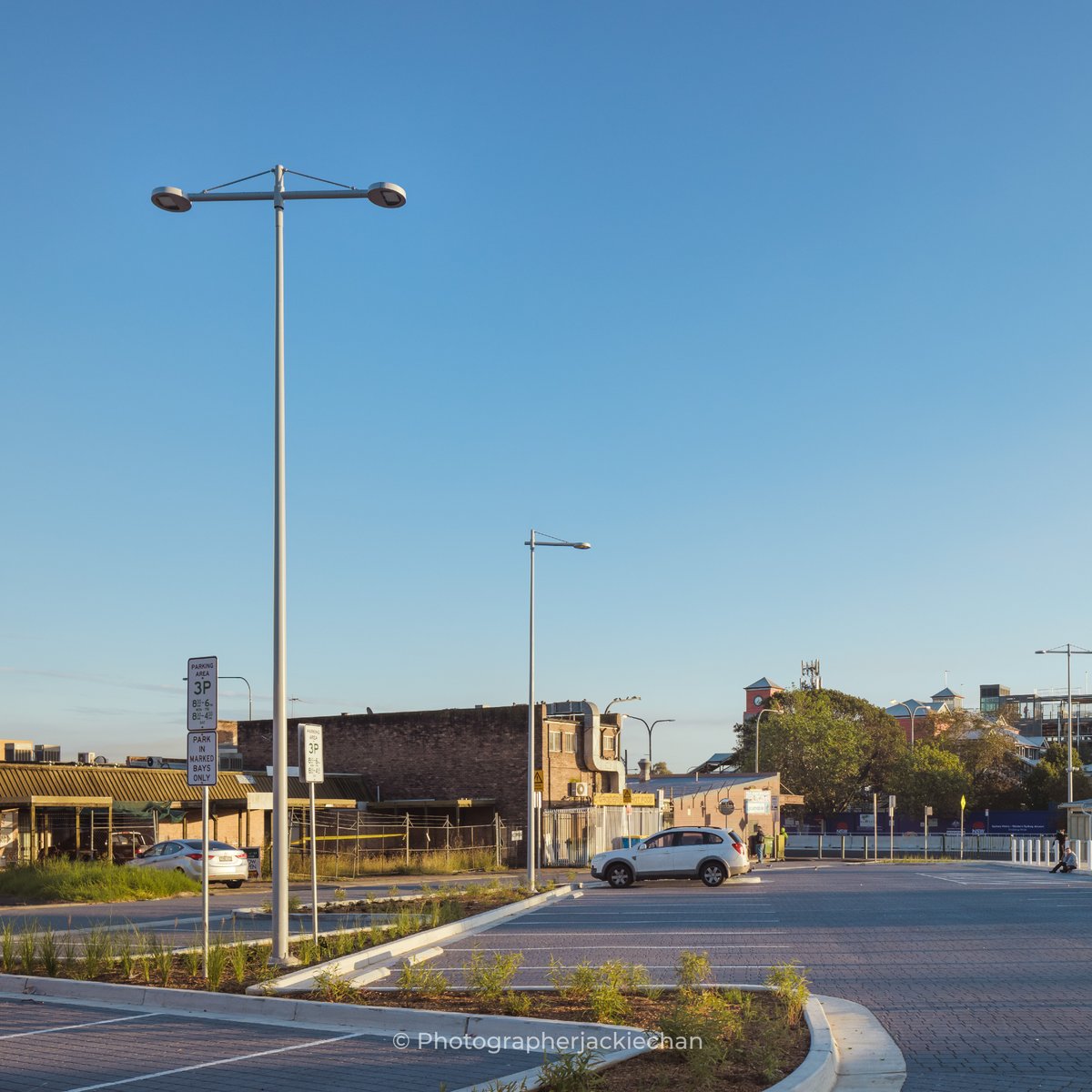 ligmangroup's tweet photo. LIGMAN x Transport NSW relocated St. Mary's bus interchange
.
For Sydney Metro-Western Sydney Airport works. STEAMER luminaires, minimize light spill near the airport. 
Photography by Jackie Chan
.
#ligman #outdoorlighting #indoorlighting #ligmansolarlighting #ligmancolorlighting https://t.co/Pp4RHfdgh8
