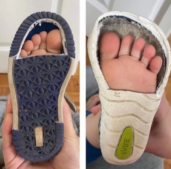 ezzahnor's tweet photo. New parents please take note🙏🏻

Pemilihan kasut pertama untuk baby sangat penting. Bukan nak over, tapi salah pilih boleh kacau perkembangan kaki baby!

And kena cari kasut yg bentuk depan kasut luas &amp; lebar supaya dapat https://t.co/trpLYQZ6xK