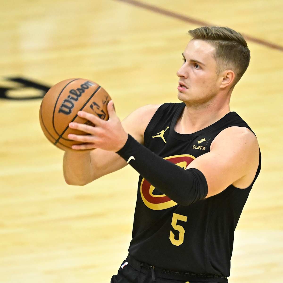 sixthmansports_'s tweet photo. 🔥 Sam Merrill was lights out tonight! 🔥
20 PTS | 4 REB | 3 STL | 6 3PM | 23 MIN
Draining threes and making plays on defense—Merrill made every minute count! 🎯💪
#NBA #SamMerrill #Cavs https://t.co/xzIebd9X53