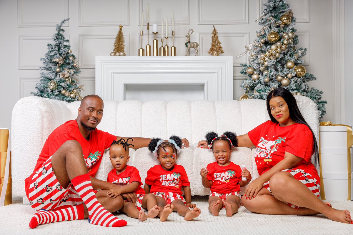 AusBassie's tweet photo. There’s something magical about having your own little family, blessed is an understatement.
From my beautiful family.. we wish you a prosperous season, filled with endless laughter, love and good health. 🎄🎄🎄 https://t.co/IoZKm9fL30