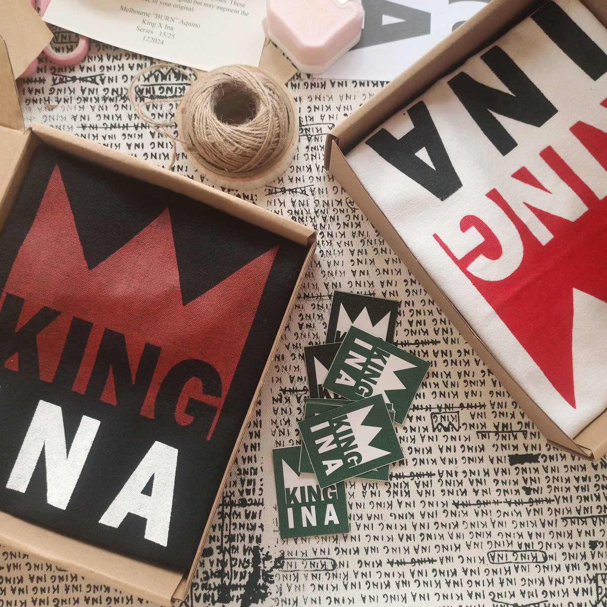 gloriousirish17's tweet photo. Have to pack about 12 boxes today. Hihi.
Thank you to every one who took a chance & showed love to our first limited edition King x Ina prints. Yay!!! Happy Christmas everyone!
#Art #Artph #KingIna #abstractart https://t.co/t4YhYcgPe4