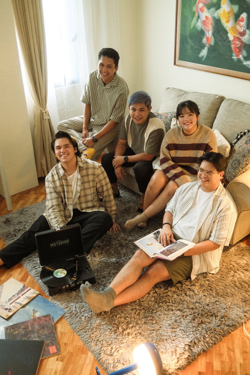 Wishing you all the coziest of Christmases this 2024! 

Sana masarap ang ulam niyo at wala kayong iniisip na trabaho yipee 🎄