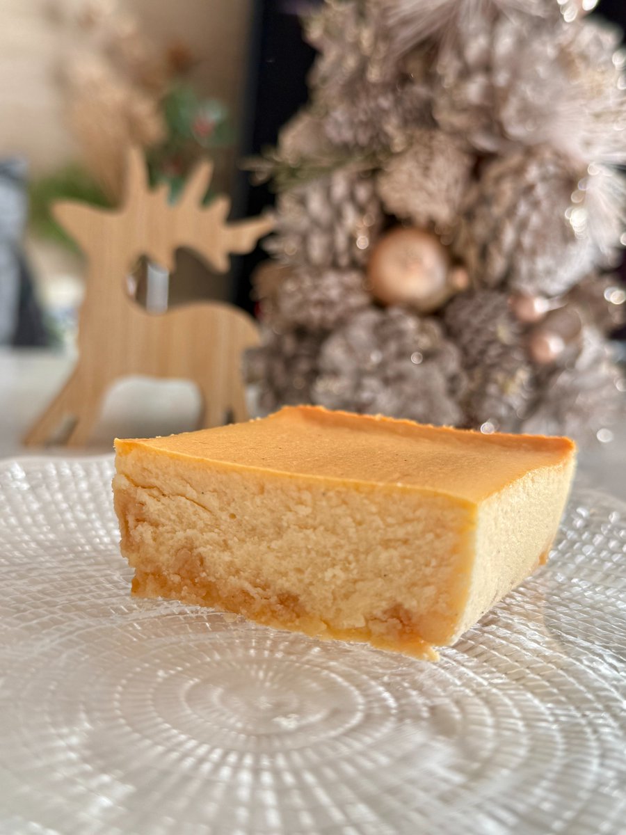 otoriyosenet's tweet photo. クリスマスケーキ、準備するの忘れた…という人に朗報です🙋🏻‍♀️ベストお取り寄せ大賞2022総合大賞＆3年連続入賞殿堂入りのtoroaが監修した、なめらかチーズケーキが「ファミマ」で買えます！販売期間は12/25（水）まで！

みなさま素敵なクリスマスを…🎅🪅🎄 https://t.co/qGFBoH4Ek6