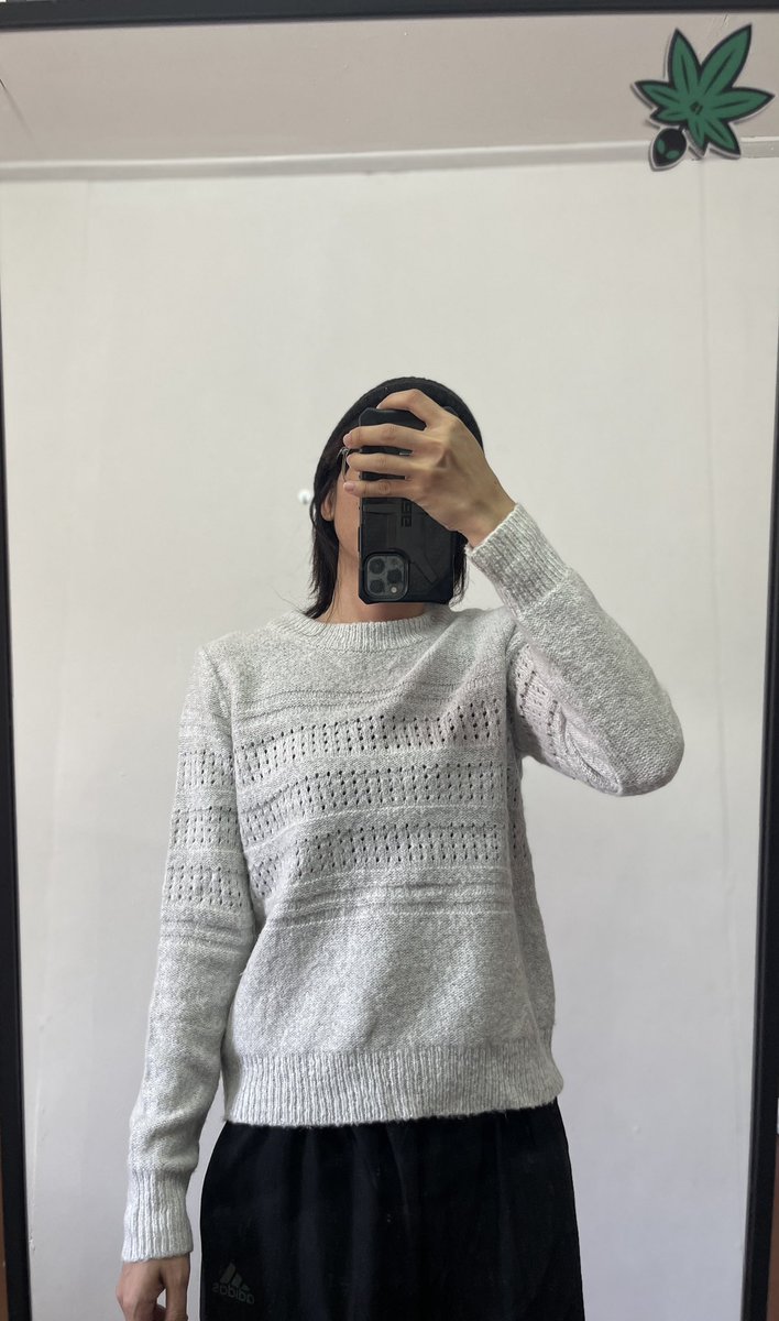 JianshuStore's tweet photo. ♞ GU
สเวตเต��ร์ไหมพรมถักลาย โทนสีเทาอ่อน แขนจั้มชายจั้ม ผ้านุ่มใส่สบาย

❆ รอบอก 40” ยืดได้ถึง 44”ยาว 22”

150.-

#โล๊ะตู้ #ส่งต่อเสื้อผ้า #เสื้อกันหนาว #เสื้อไหมพรม #เสื้อไหมพรมวินเทจ #เสื้อแขนยาว #สเวตเตอร์ #เสื้อกันหนาวมือสอง #ไหมพรมวินเทจ #เสื้อคลุม https://t.co/iFrO0wE0oR