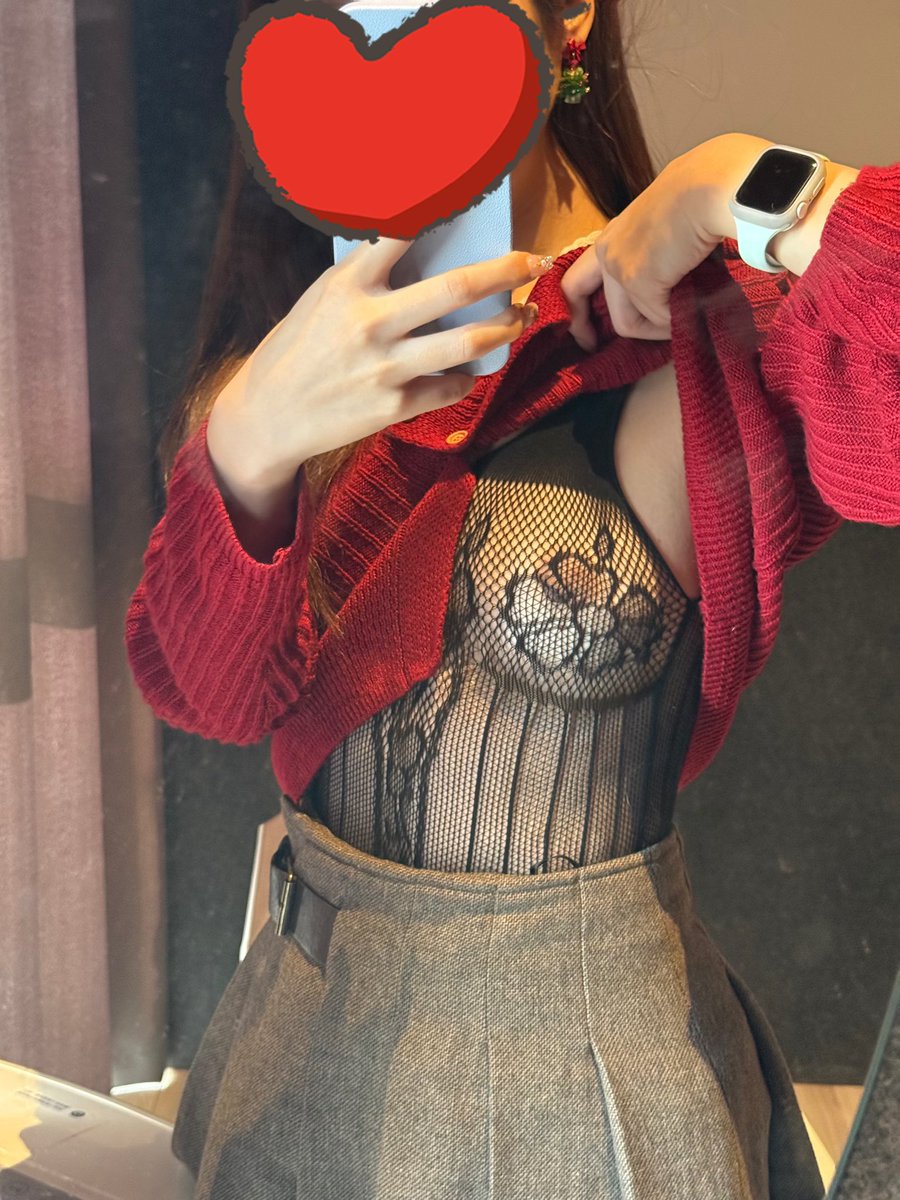今天穿了个渔网的qqny

早上开早会时候不小心被同事发现了
他问我你这个穿的什么 你是属🐍的吗？ 

我be like🥲🥲🥲

@ToBulma 
@ToBulaer 
@BulmaList https://t.co/tAgxVRdlRY