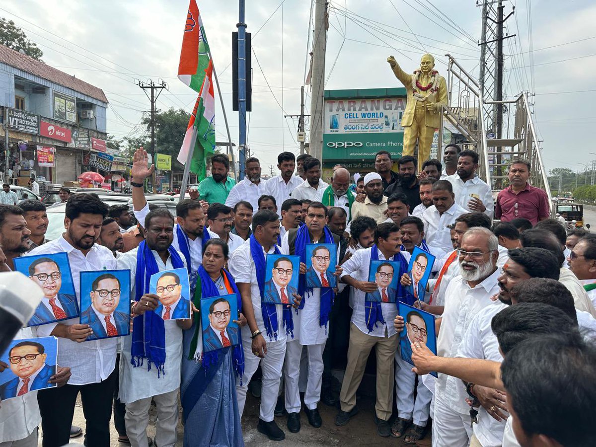 kiran_chamala's tweet photo. On behalf of @INCIndia myself, Allair MLA (Whip) @IlaiahBeerla Bhongir MLA @KumbamAnilOffl Garlanded Late Shree Baba Saheb Ambedkar Statue and later given Memorandum to Honourable President of India Smt Droupadi Murmu Representation through Yadadri Collector Sri Hanumantha Rao. https://t.co/bcOpgcISdJ